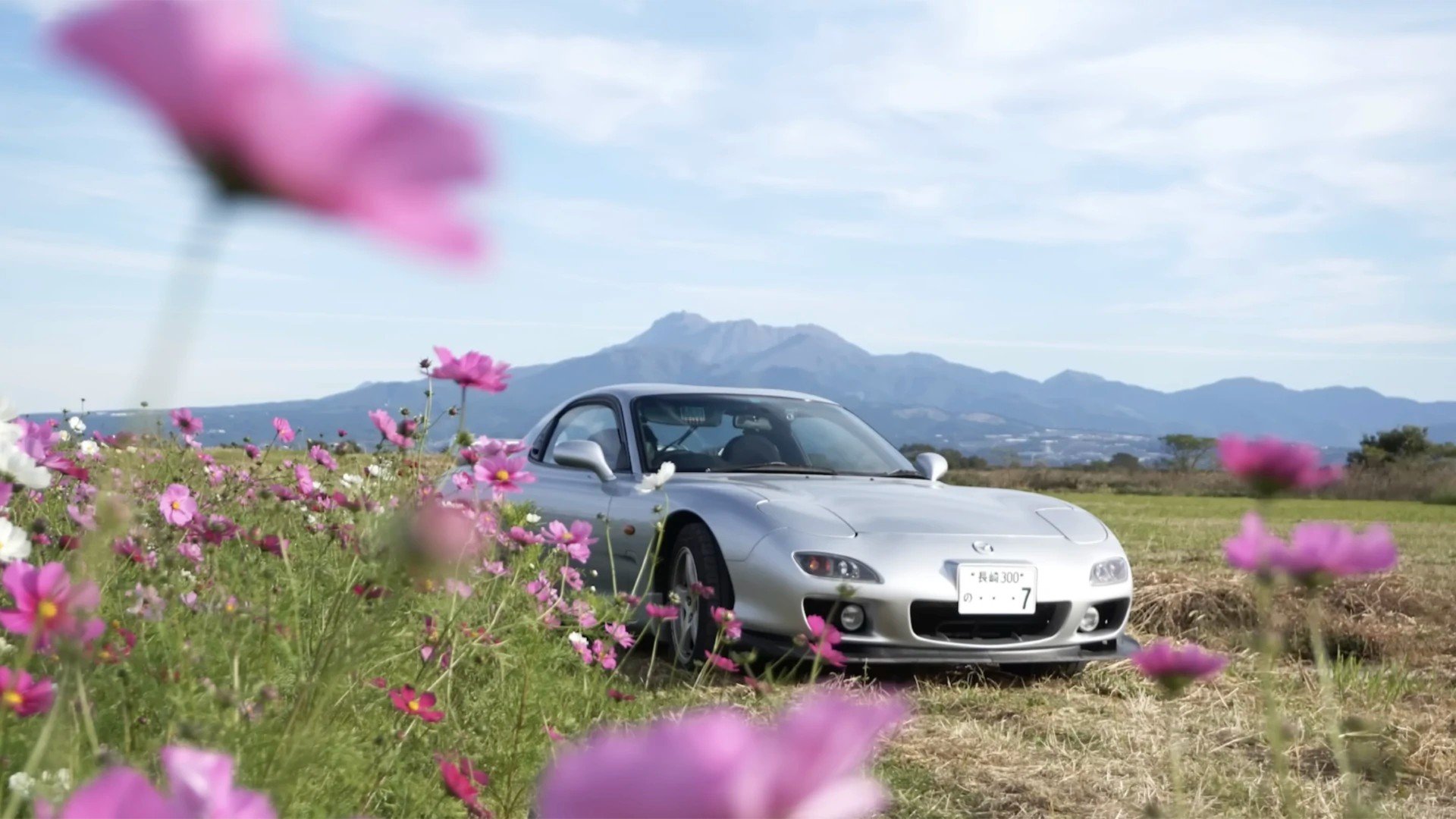 Xúc động câu chuyện cụ bà 80 tuổi quyết định chia tay chiếc Mazda RX-7 sau 25 năm cầm lái