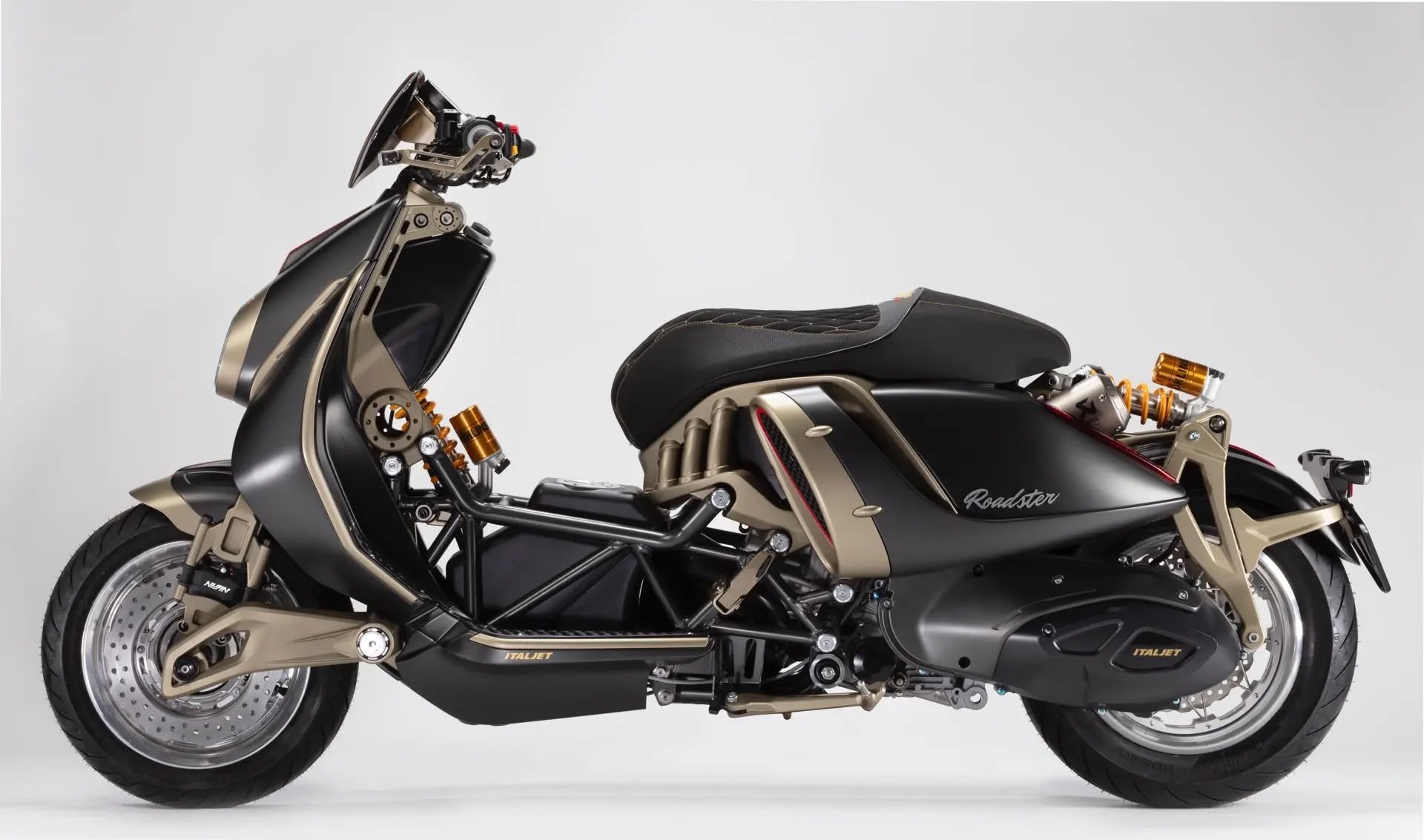 Italjet Roadster 400 Limited Edition sắp về Việt Nam, giá ngang ô tô cỡ nhỏ