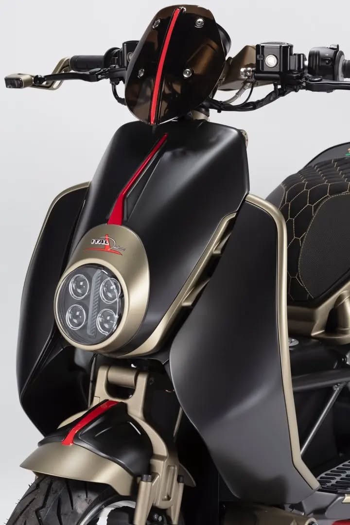 Italjet Roadster 400 Limited Edition sắp về Việt Nam, giá ngang ô tô cỡ nhỏ