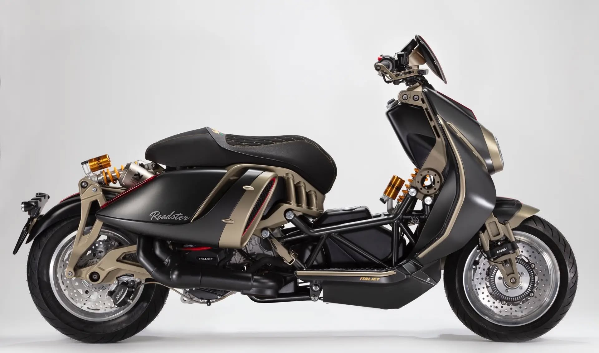 Italjet Roadster 400 Limited Edition sắp về Việt Nam, giá ngang ô tô cỡ nhỏ