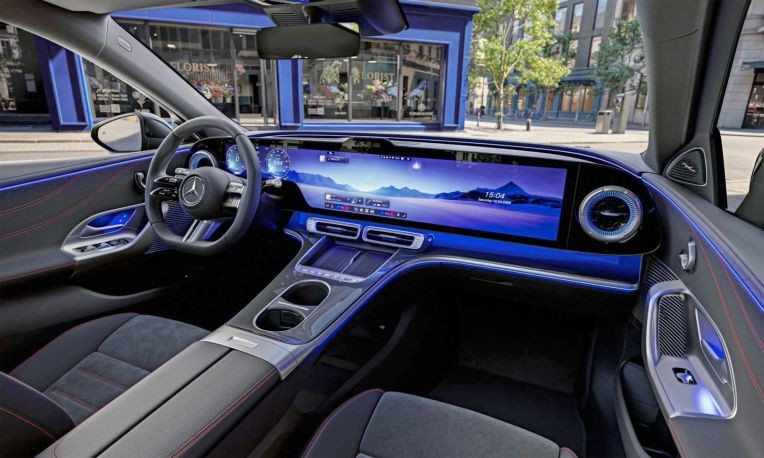 Mercedes-Benz 'quay xe' đưa phím bấm vật lý trở lại khoang lái xe điện