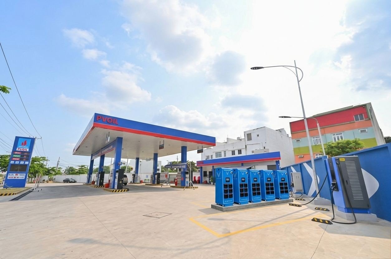 V-Green và PVOIL hợp tác lắp hơn 3.000 tủ đổi pin xe máy điện