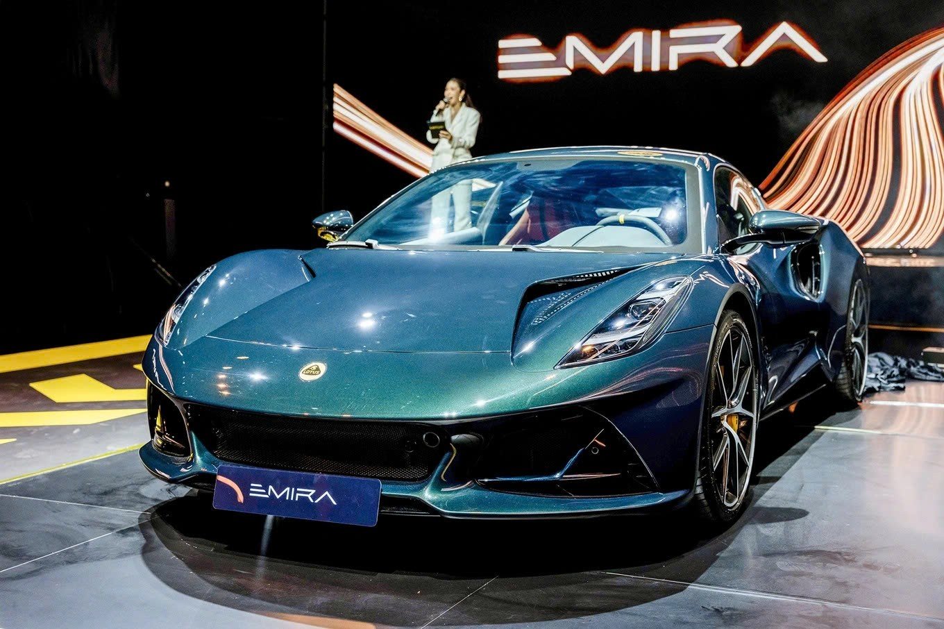 Lotus ra mắt 4 xe thể thao, giá cao nhất gần 13 tỷ