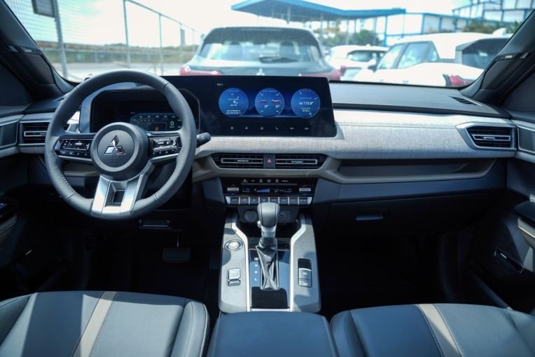 Mitsubishi Xforce 2026 ra mắt, giá từ 605 triệu đồng, thêm bản Luxury