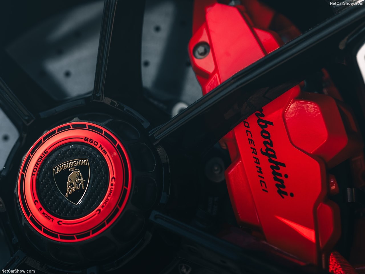 Lamborghini Fenomeno Roadster: Siêu xe mui trần phiên bản giới hạn trình làng
