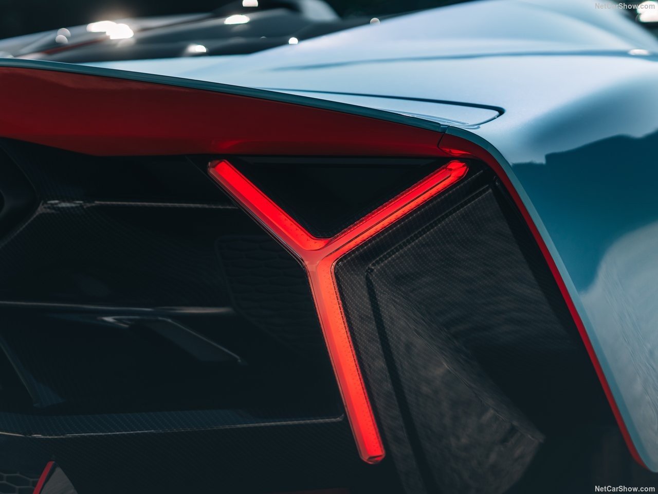 Lamborghini Fenomeno Roadster: Siêu xe mui trần phiên bản giới hạn trình làng