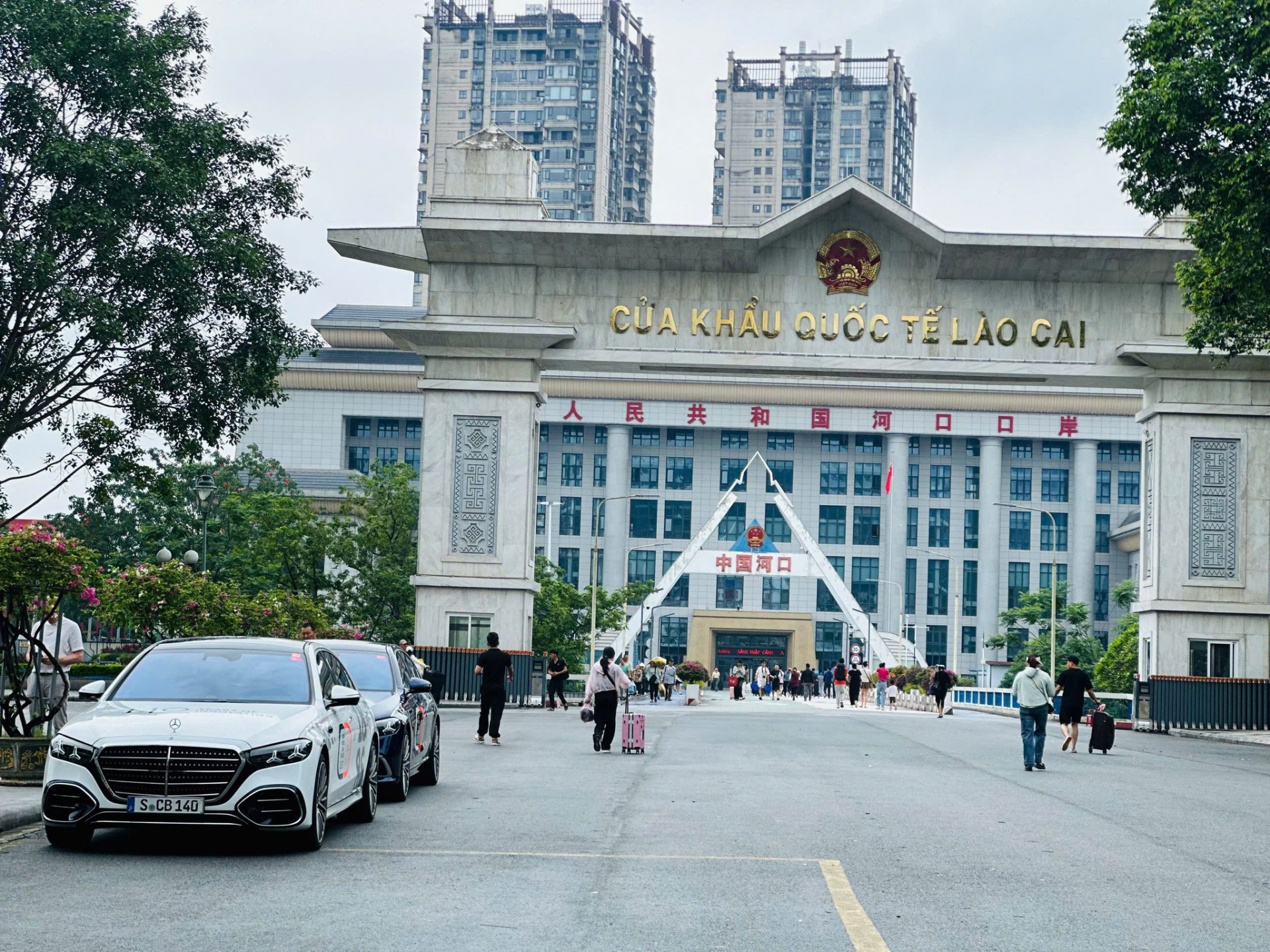 Đoàn xe hành trình toàn cầu kỷ niệm 140 năm Mercedes-Benz đến Việt Nam