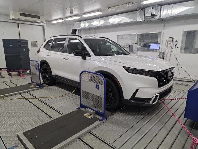 Nghiên cứu cho thấy xe điện không thích trời lạnh, còn xe hybrid ghét trời nóng