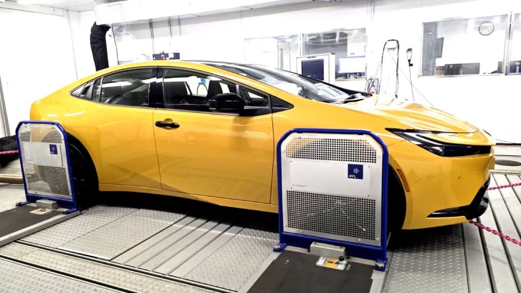 Nghiên cứu cho thấy xe điện không thích trời lạnh, còn xe hybrid ghét trời nóng