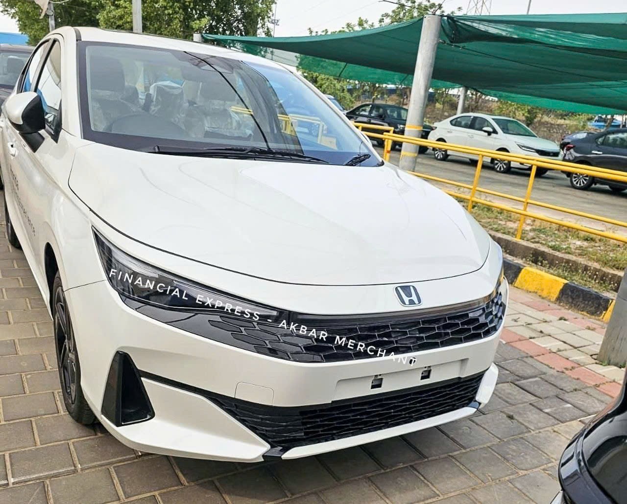 Honda City facelift 2026 lộ diện không che chắn