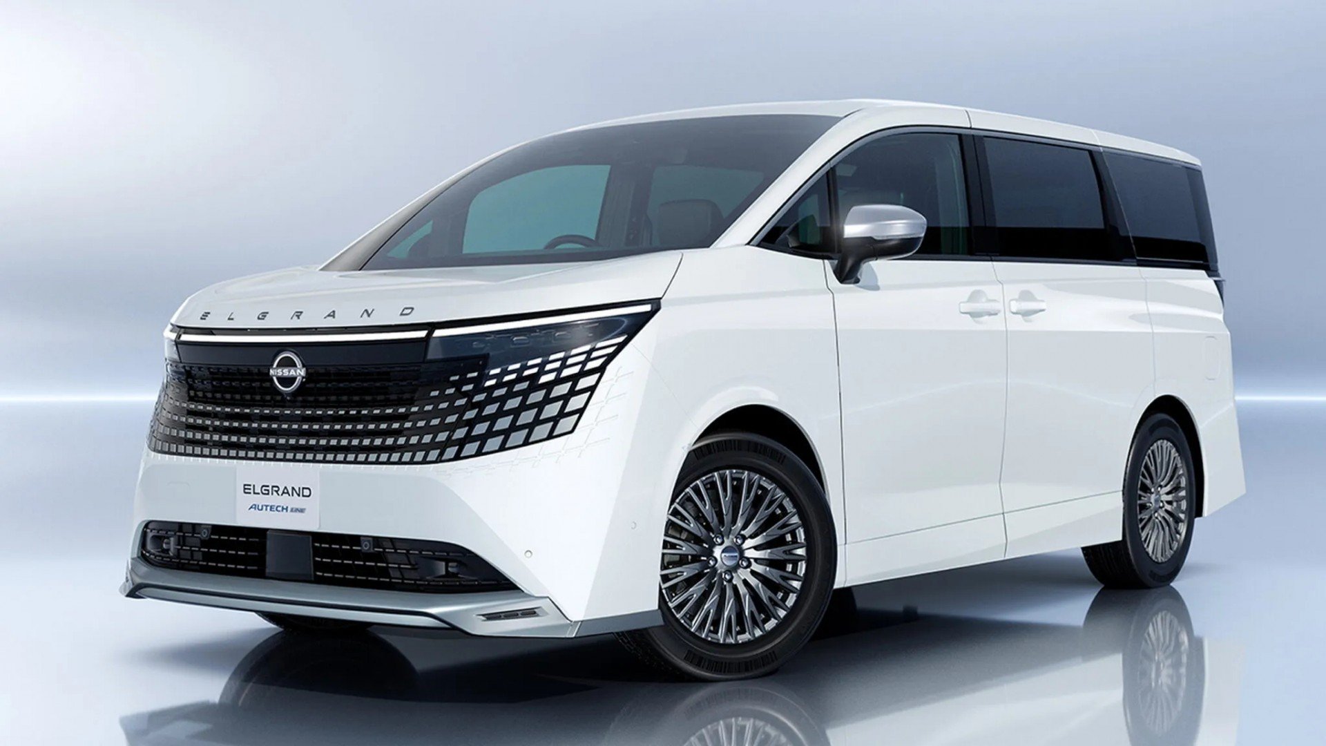 Nissan Elgrand Autech trình diện, sẵn sàng đấu Toyota Alphard ở phân khúc MPV cao cấp