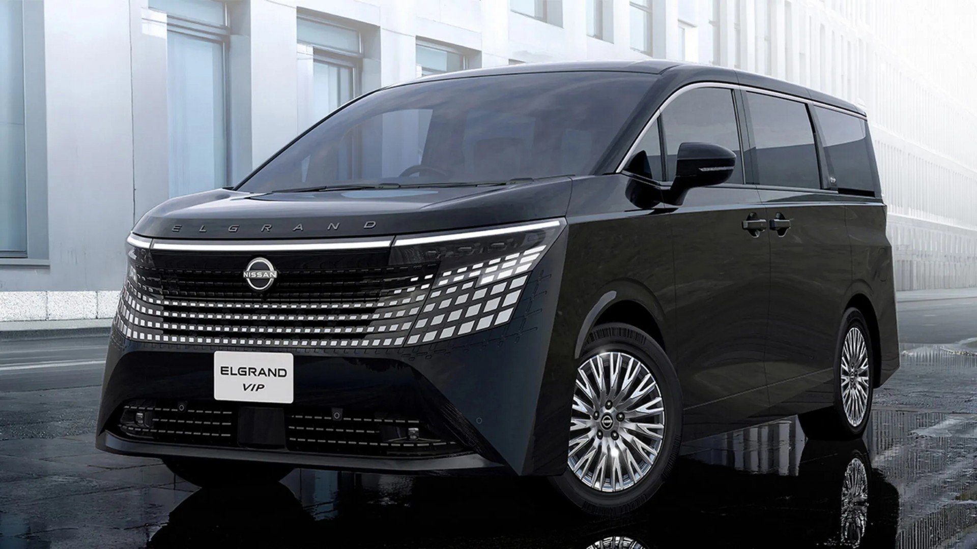 Nissan Elgrand Autech trình diện, sẵn sàng đấu Toyota Alphard ở phân khúc MPV cao cấp