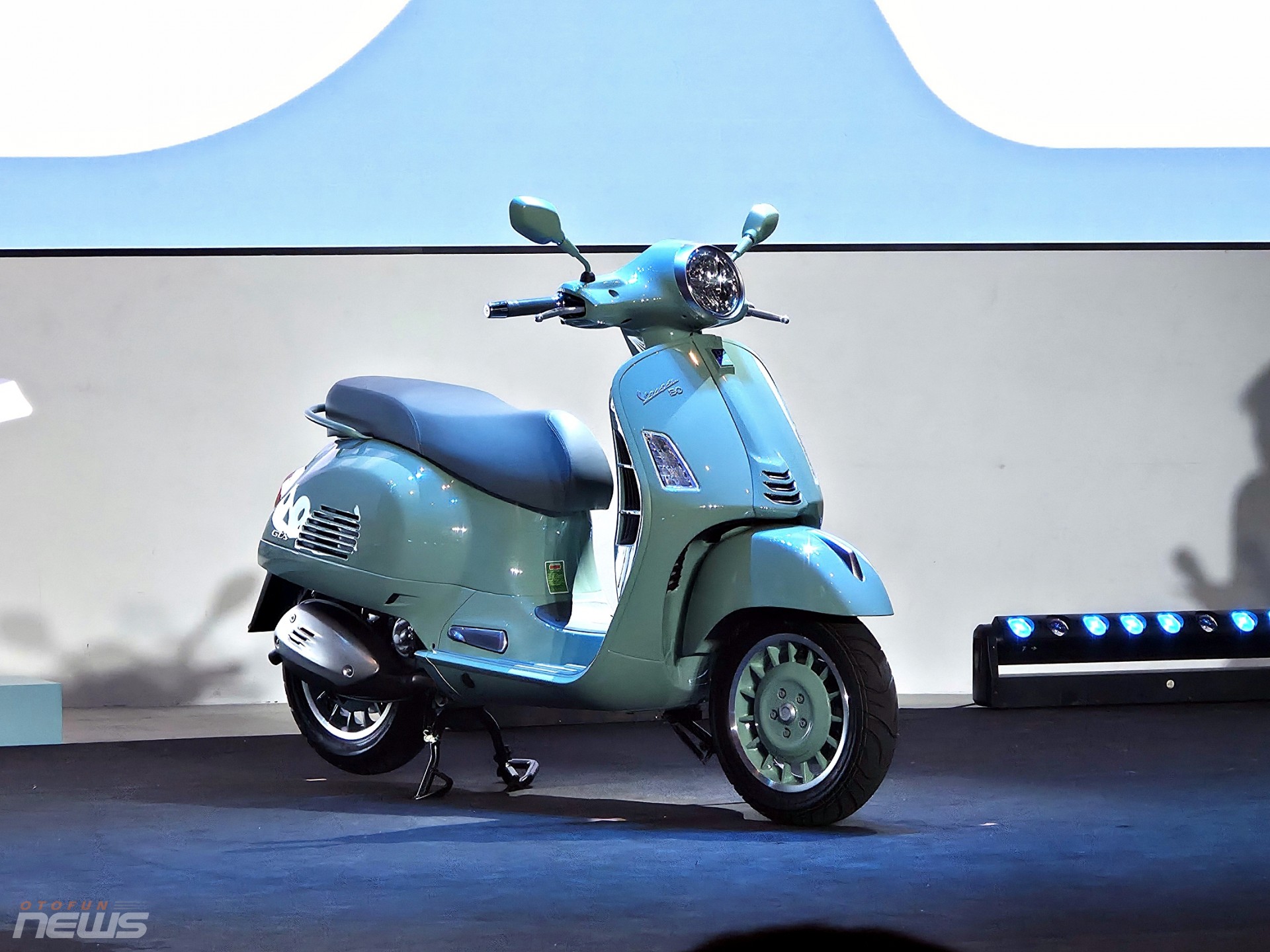 Bộ sưu tập Vespa 80 năm ra mắt, thêm bản Sprint 180 mới
