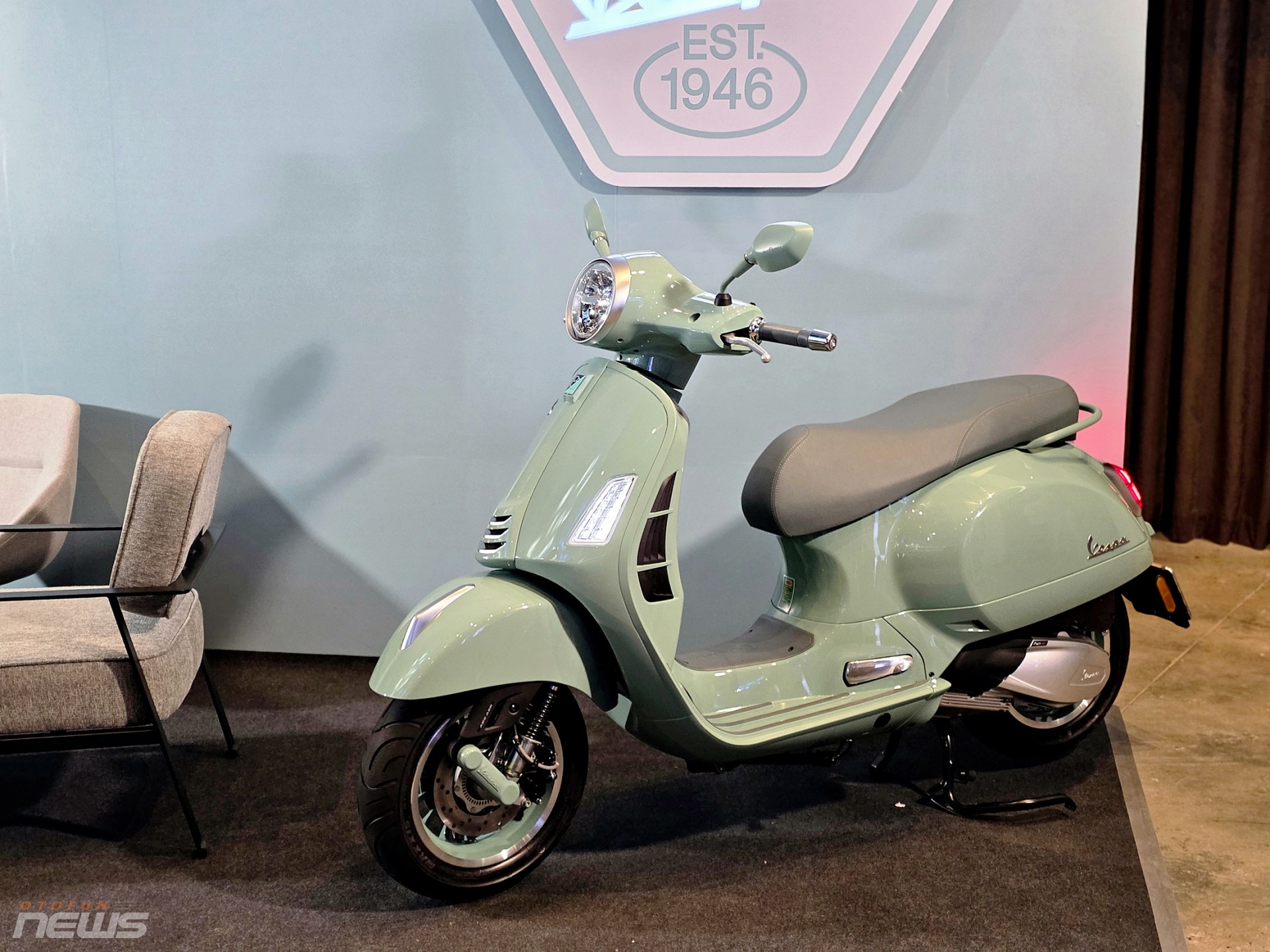 Bộ sưu tập Vespa 80 năm ra mắt, thêm bản Sprint 180 mới