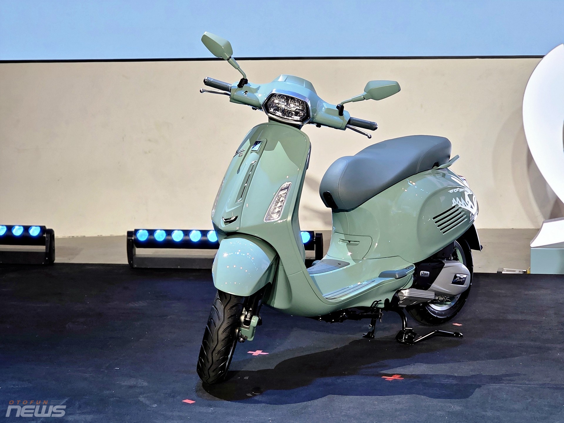 Bộ sưu tập Vespa 80 năm ra mắt, thêm bản Sprint 180 mới