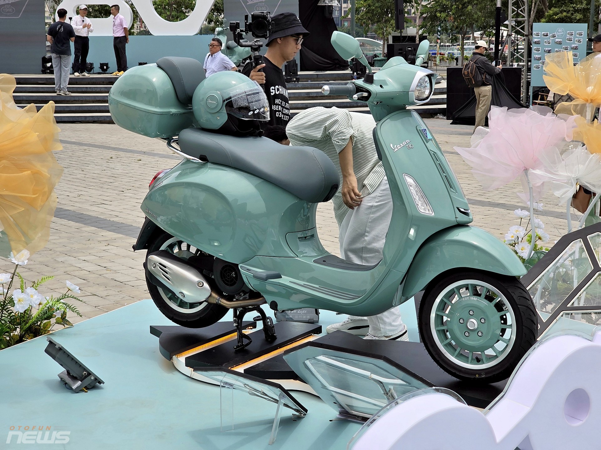 Bộ sưu tập Vespa 80 năm ra mắt, thêm bản Sprint 180 mới