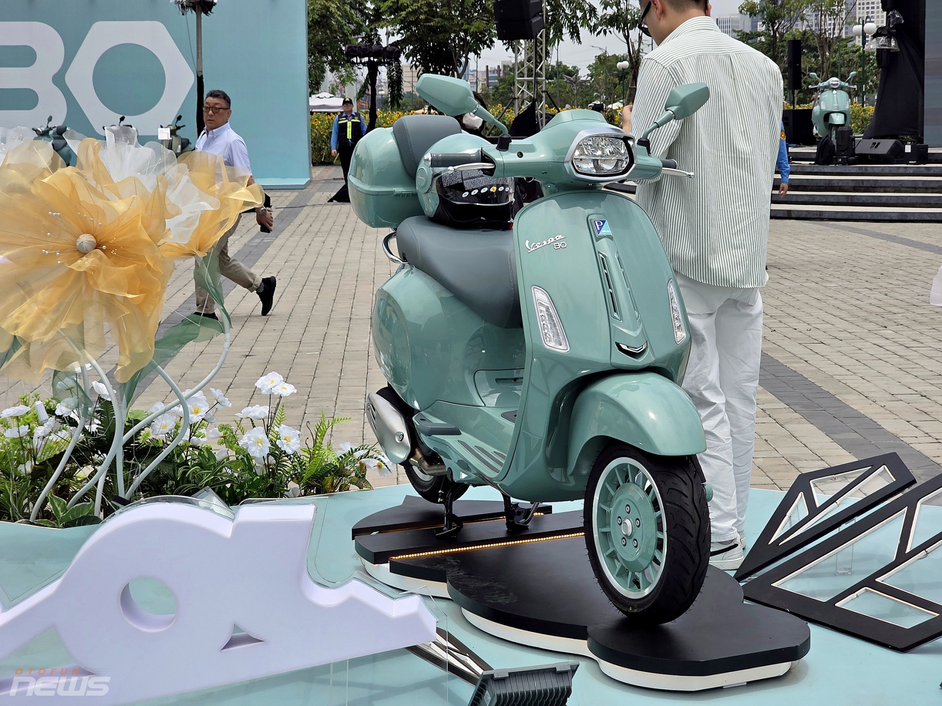 Bộ sưu tập Vespa 80 năm ra mắt, thêm bản Sprint 180 mới