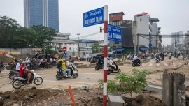 Giao thông hỗn loạn ngày đầu phân luồng nút La Thành - Nguyễn Chí Thanh