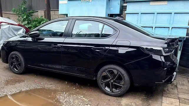 Honda City 2026 facelift lộ nội thất không che, màn hình lớn, phanh tay cơ