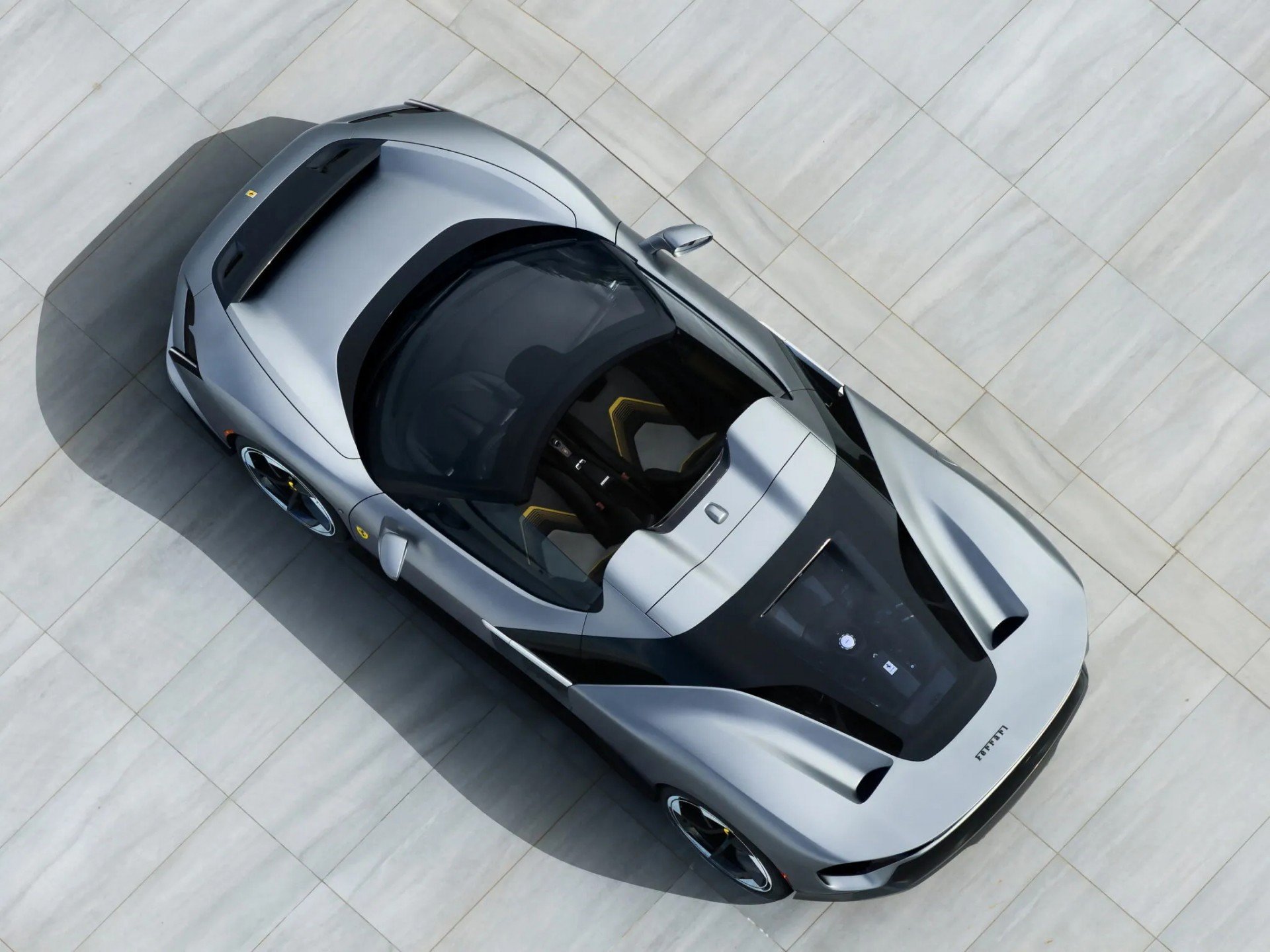 Phía trên của Ferrari HC25