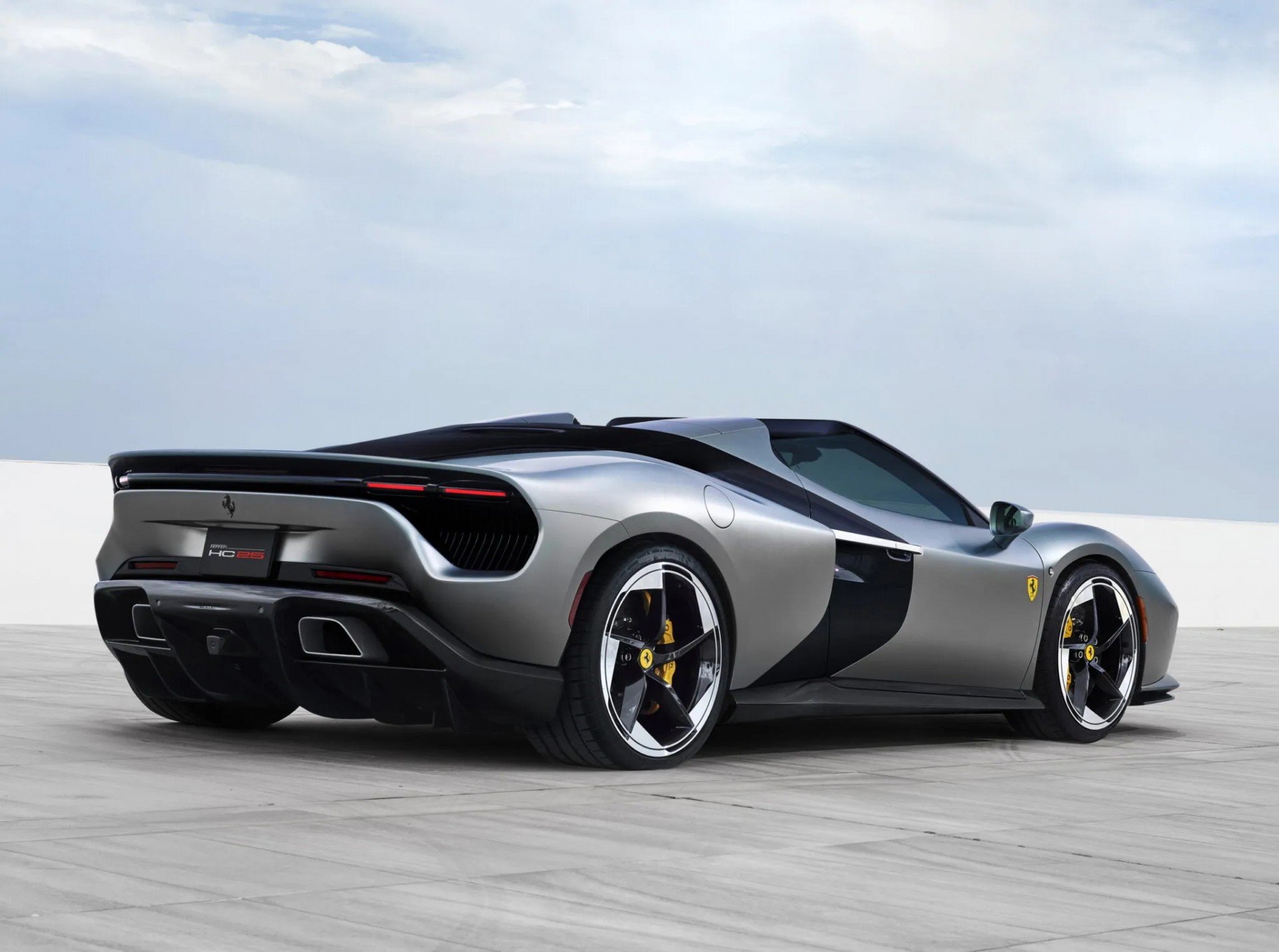 Phía sau của Ferrari HC25