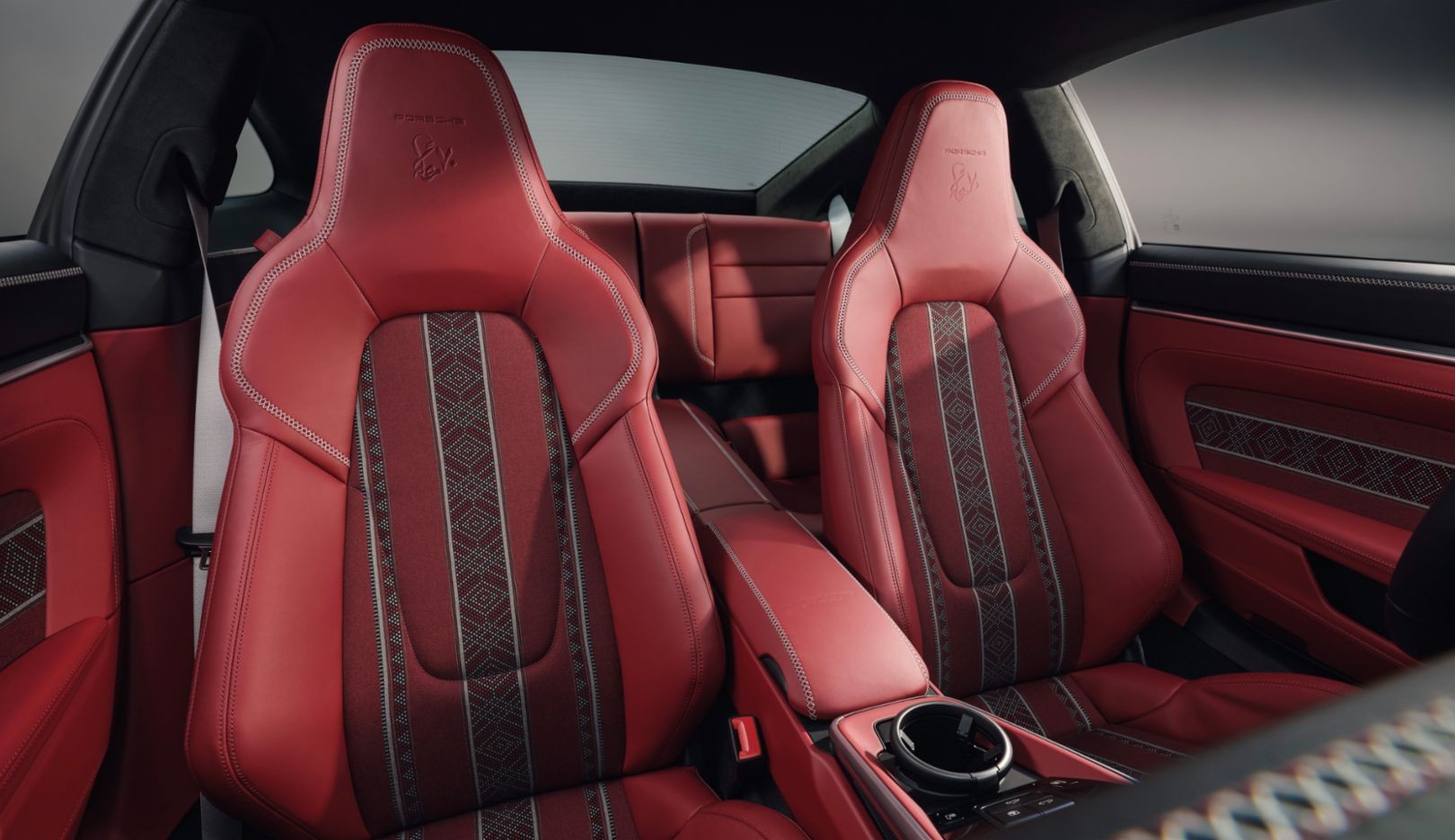 Porsche 911 Turbo S Sadu Edition trình làng, giới hạn 20 chiếc độc quyền tại Kuwait