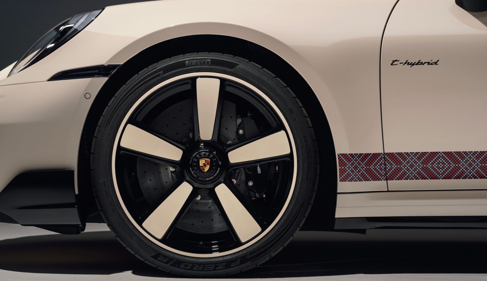 Porsche 911 Turbo S Sadu Edition trình làng, giới hạn 20 chiếc độc quyền tại Kuwait