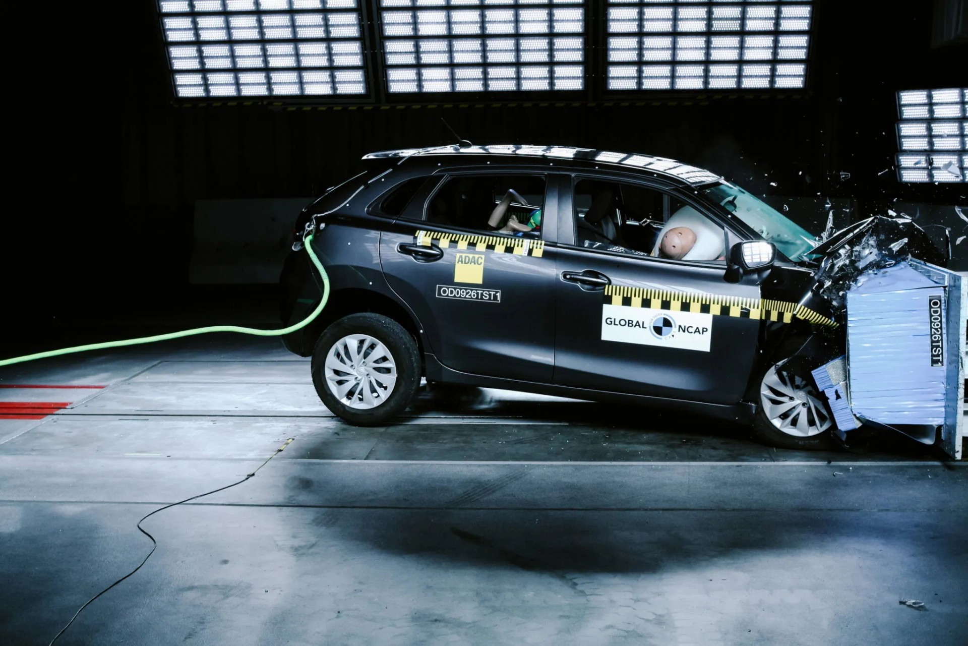 Hình ảnh Toyota Starlet thử nghiệm va chạm bởi Global NCAP
