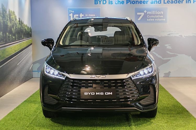 BYD M6 có thêm bản PHEV, tiết kiệm nhiên liệu hơn chỉ 1,5 lít/100 km