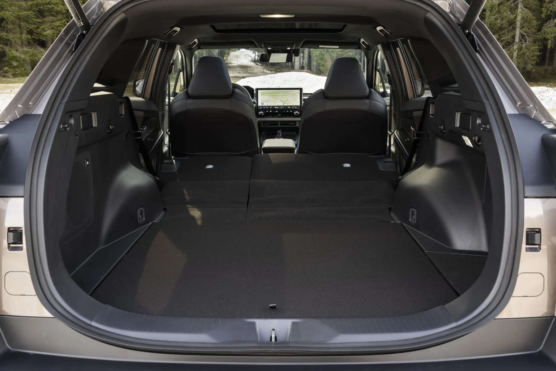 Khoang hành lý của Toyota bZ4X Touring