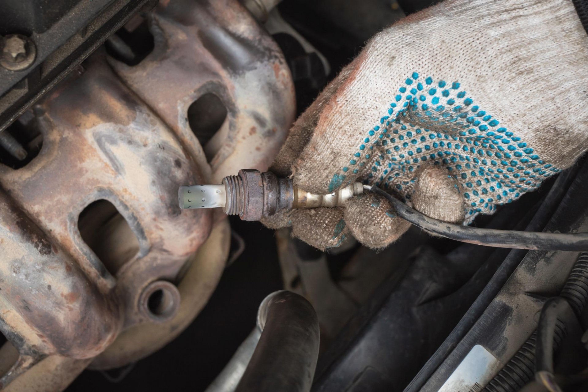 Vì sao có ô tô đổ xăng E10 thì hiện đèn “Check Engine”?