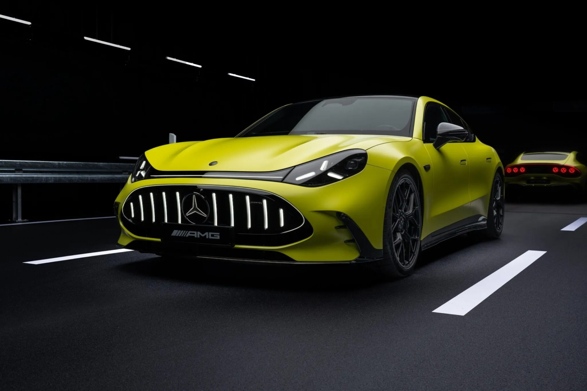 Siêu sedan điện Mercedes-AMG GT 2027 ra mắt với công suất 1.153 mã lực, 0-100 km/h trong 2,1 giây Phía trước của Mercedes-AMG GT 2027