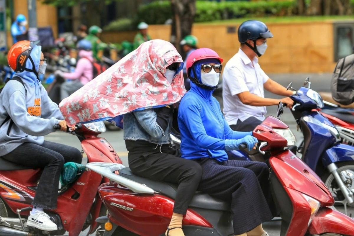 Các đô thị trên cả nước đang trải qua đợt nắng nóng lên tới gần 40 độ C