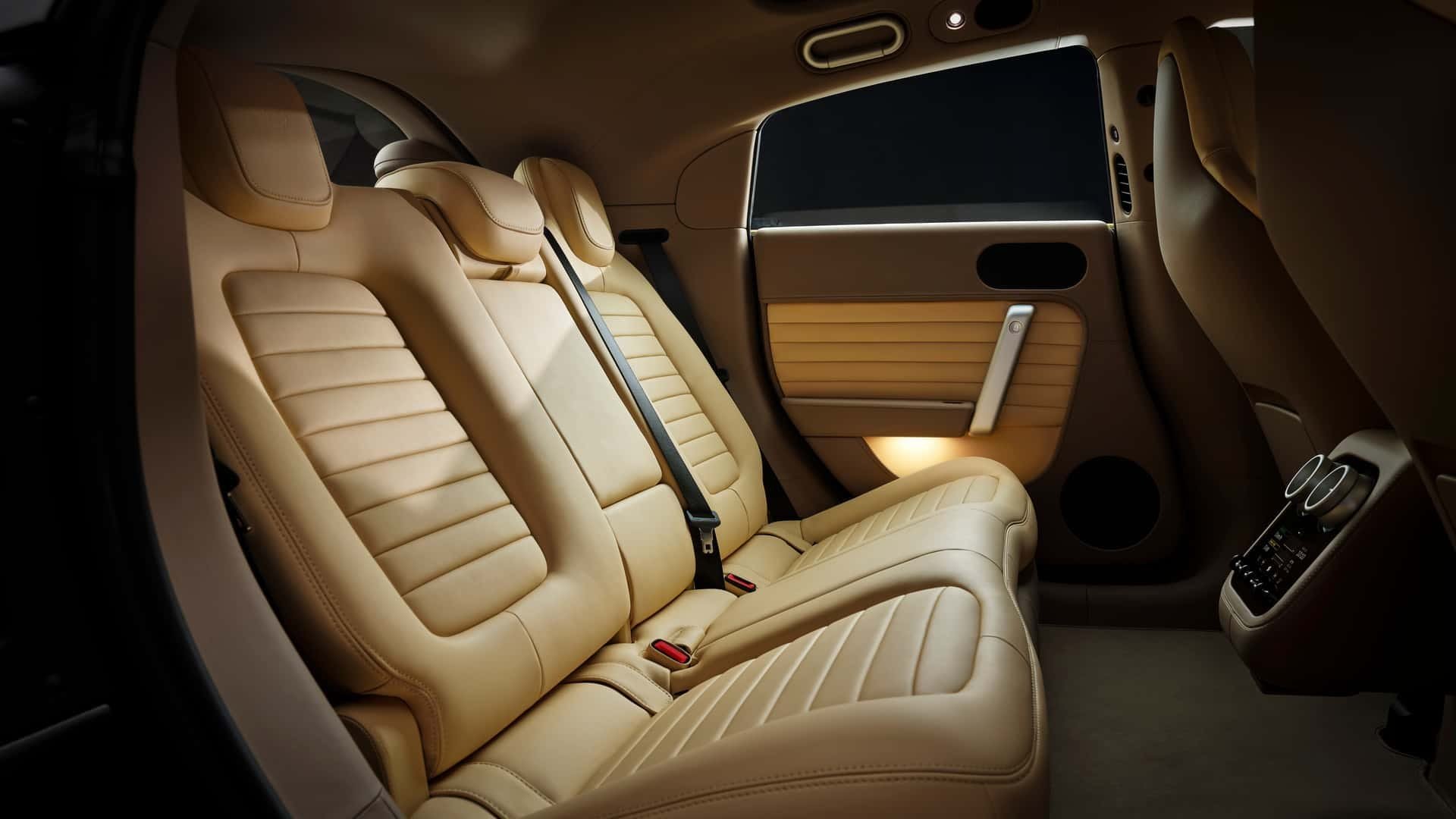 Ferrari Luce ra mắt: Phép thử lớn của Ferrari với xe điện hạng sang