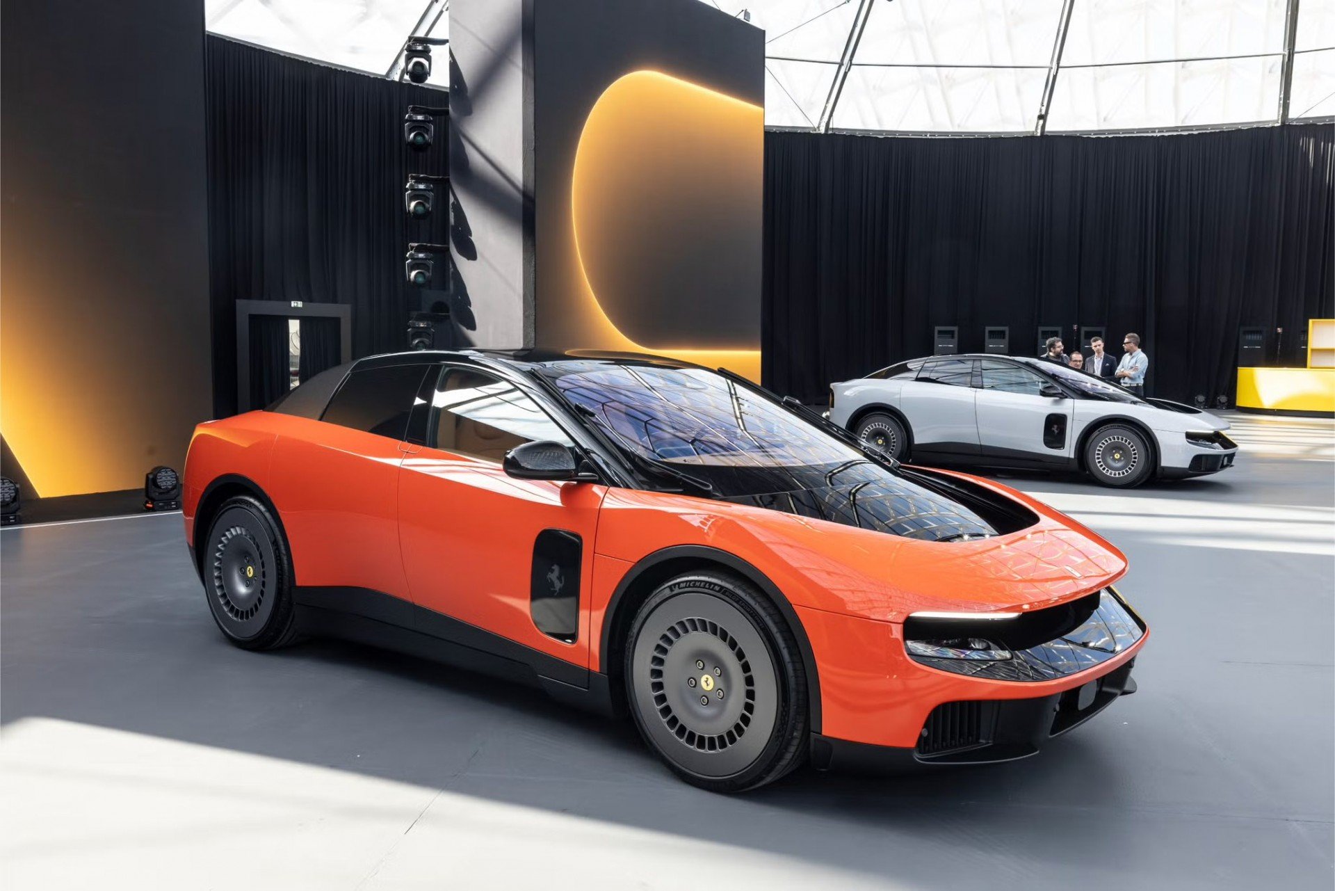 Ferrari Luce ra mắt: Phép thử lớn của Ferrari với xe điện hạng sang