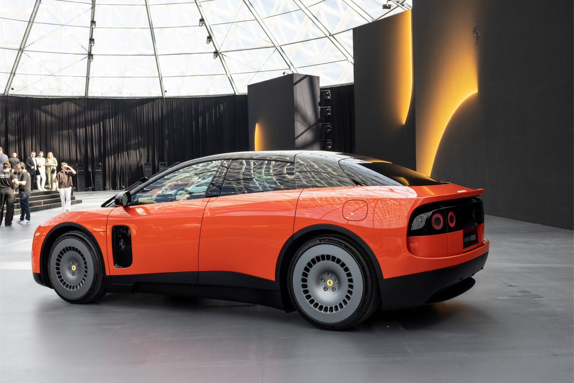 Ferrari Luce ra mắt: Phép thử lớn của Ferrari với xe điện hạng sang
