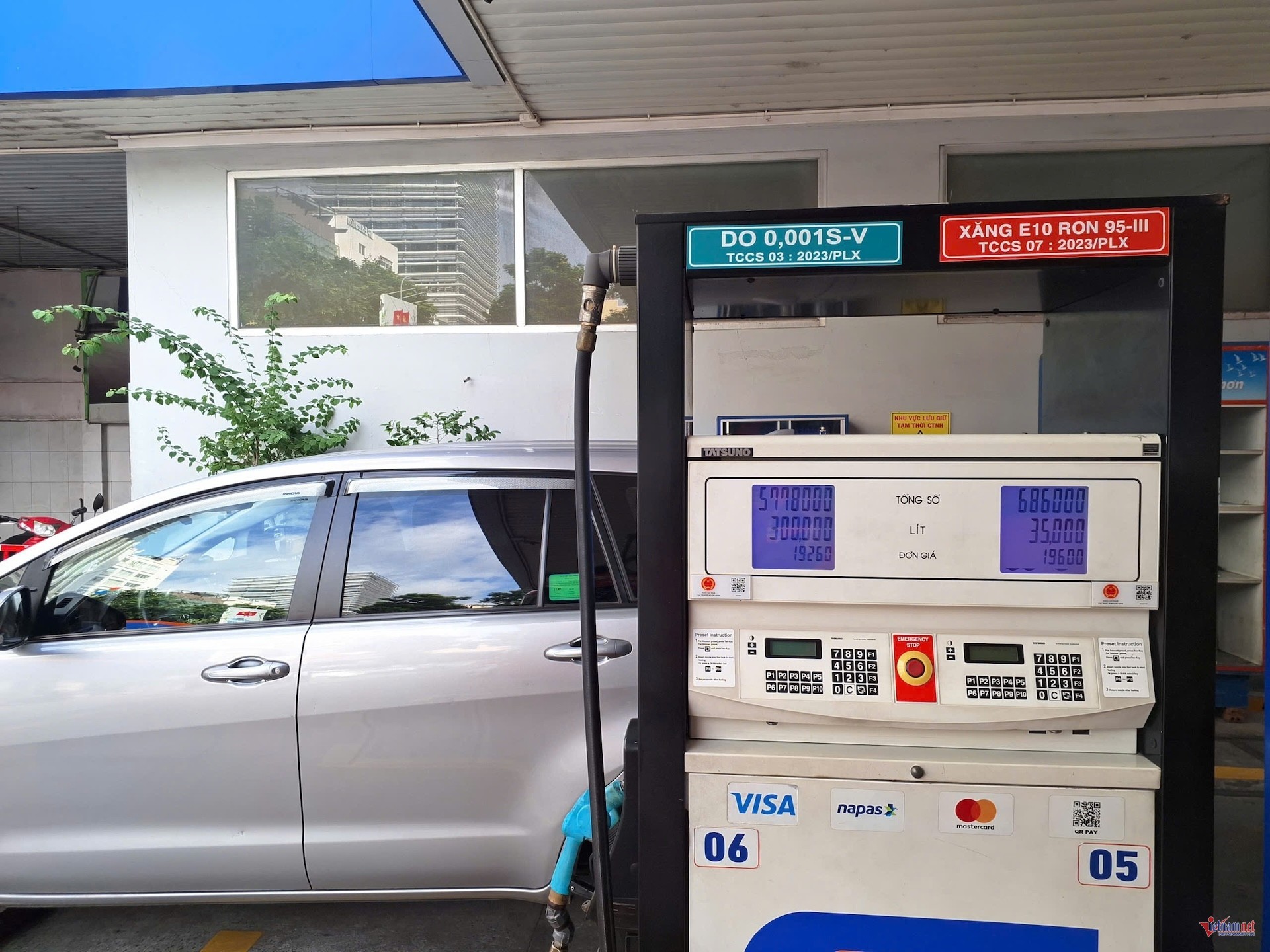 Xăng RON 95 bao giờ ngừng bán tại Việt Nam? Người dùng ô tô, xe máy cần chuẩn bị gì? Vì sao Việt Nam chuyển sang xăng E10?