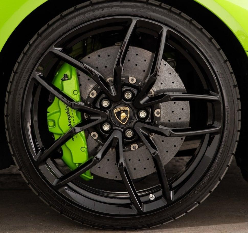 Phanh carbon ceramic là gì và có thực sự cần thiết không?