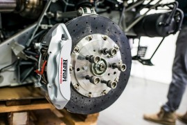 Phanh carbon ceramic là gì và có thực sự cần thiết không?