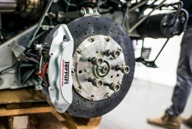 Phanh carbon ceramic là gì và có thực sự cần thiết không?