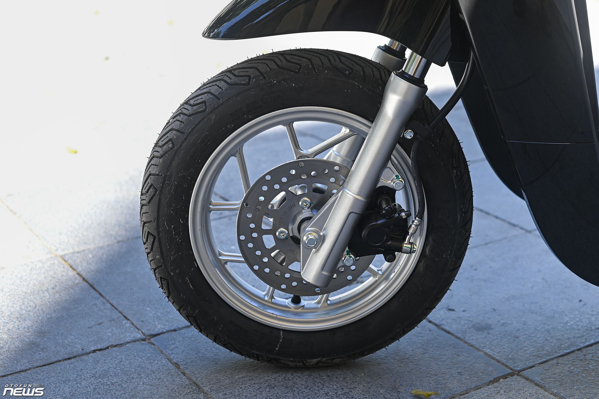 So sánh ERA E1 và ERA E2   2 phiên bản của mẫu xe điện mới nhất nhà DatBike