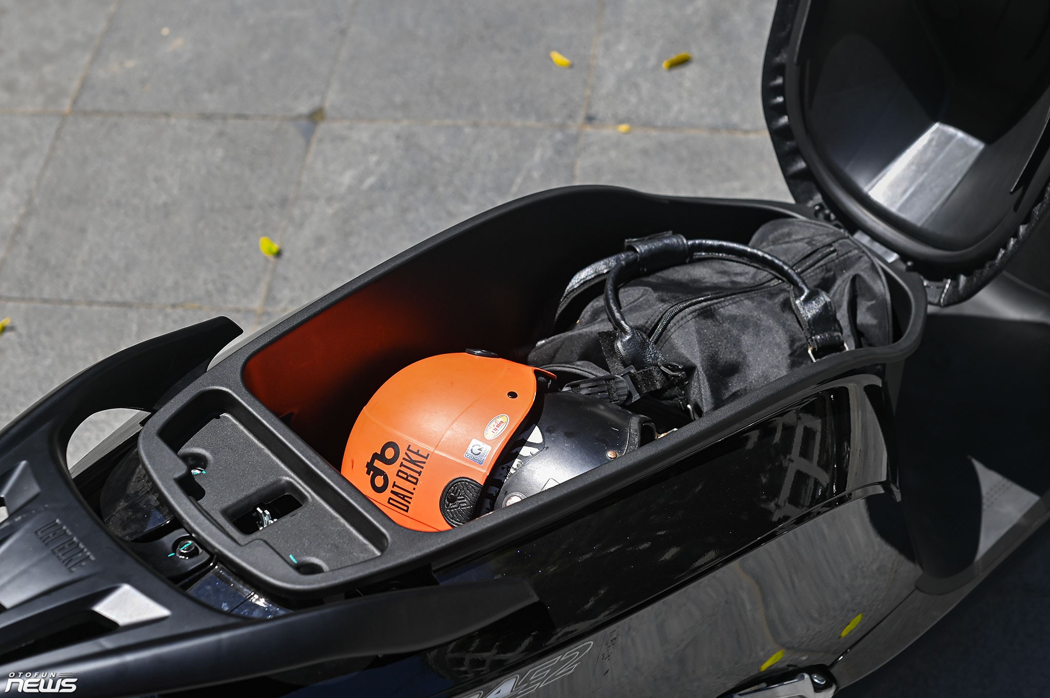 So sánh ERA E1 và ERA E2   2 phiên bản của mẫu xe điện mới nhất nhà DatBike