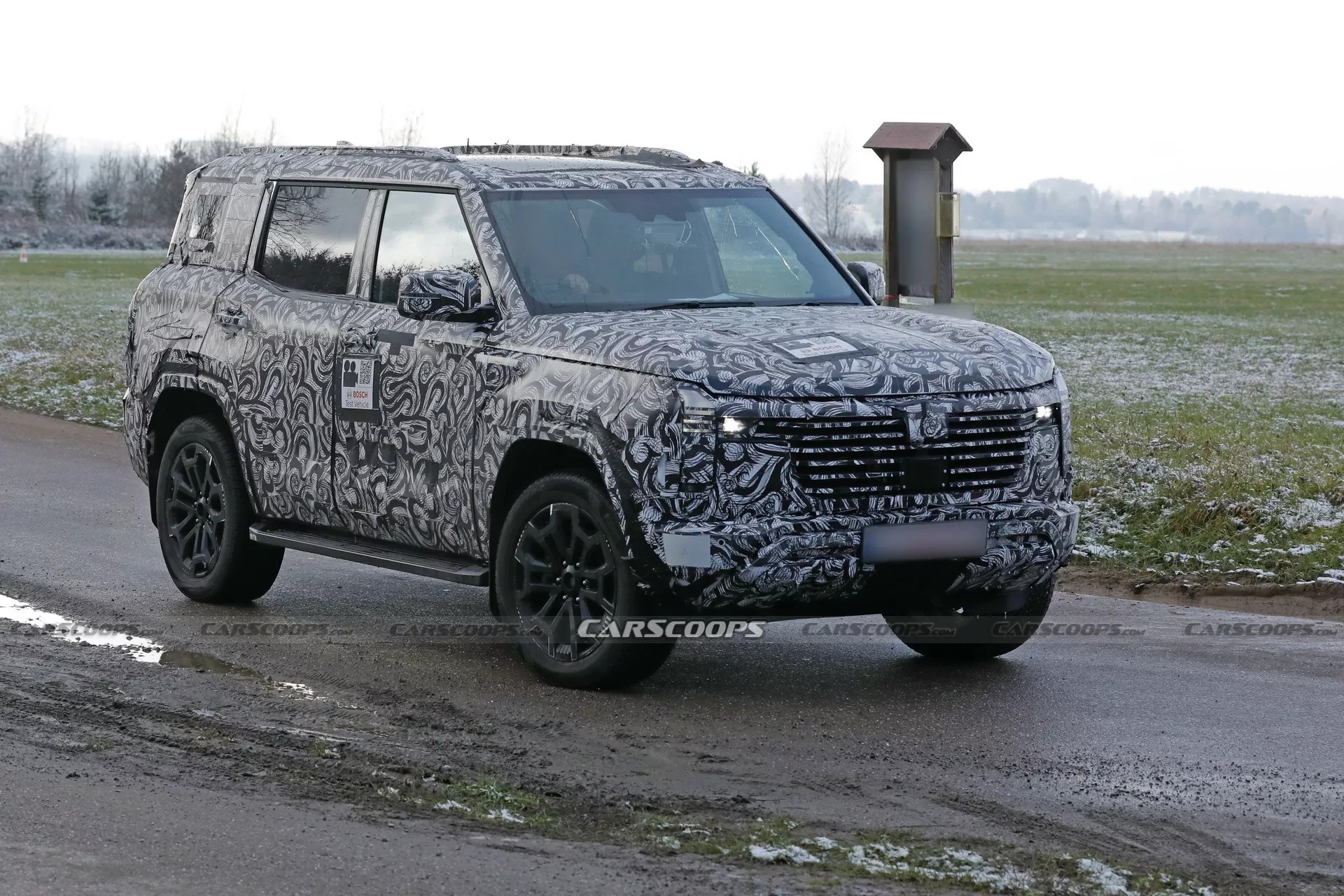 Hình ảnh Mitsubishi Pajero mới đang chạy thử với lớp áo ngụy trang