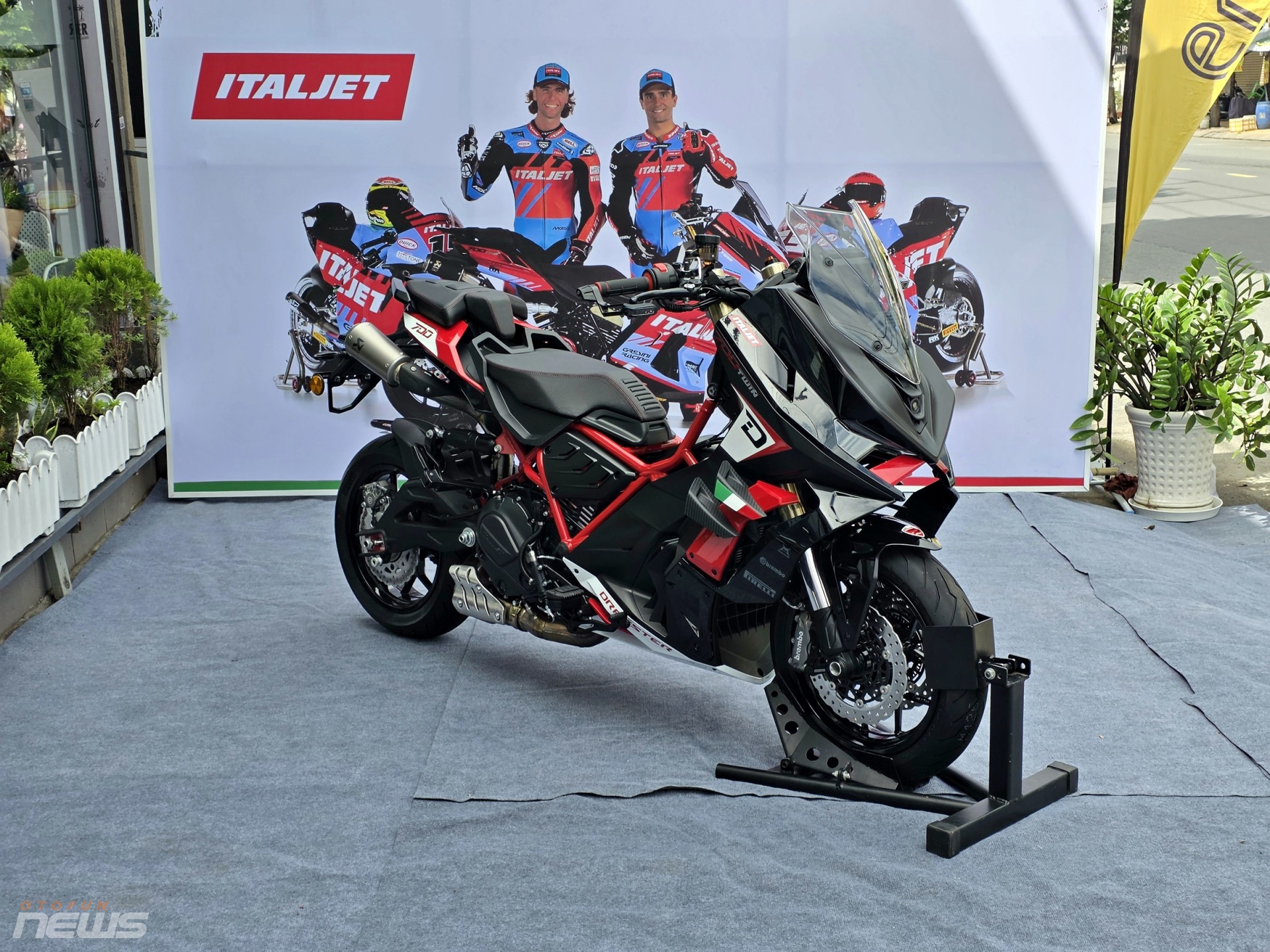 Italjet Dragster 700 Twin về Việt Nam với số lượng 25 xe, giá 428 triệu đồng