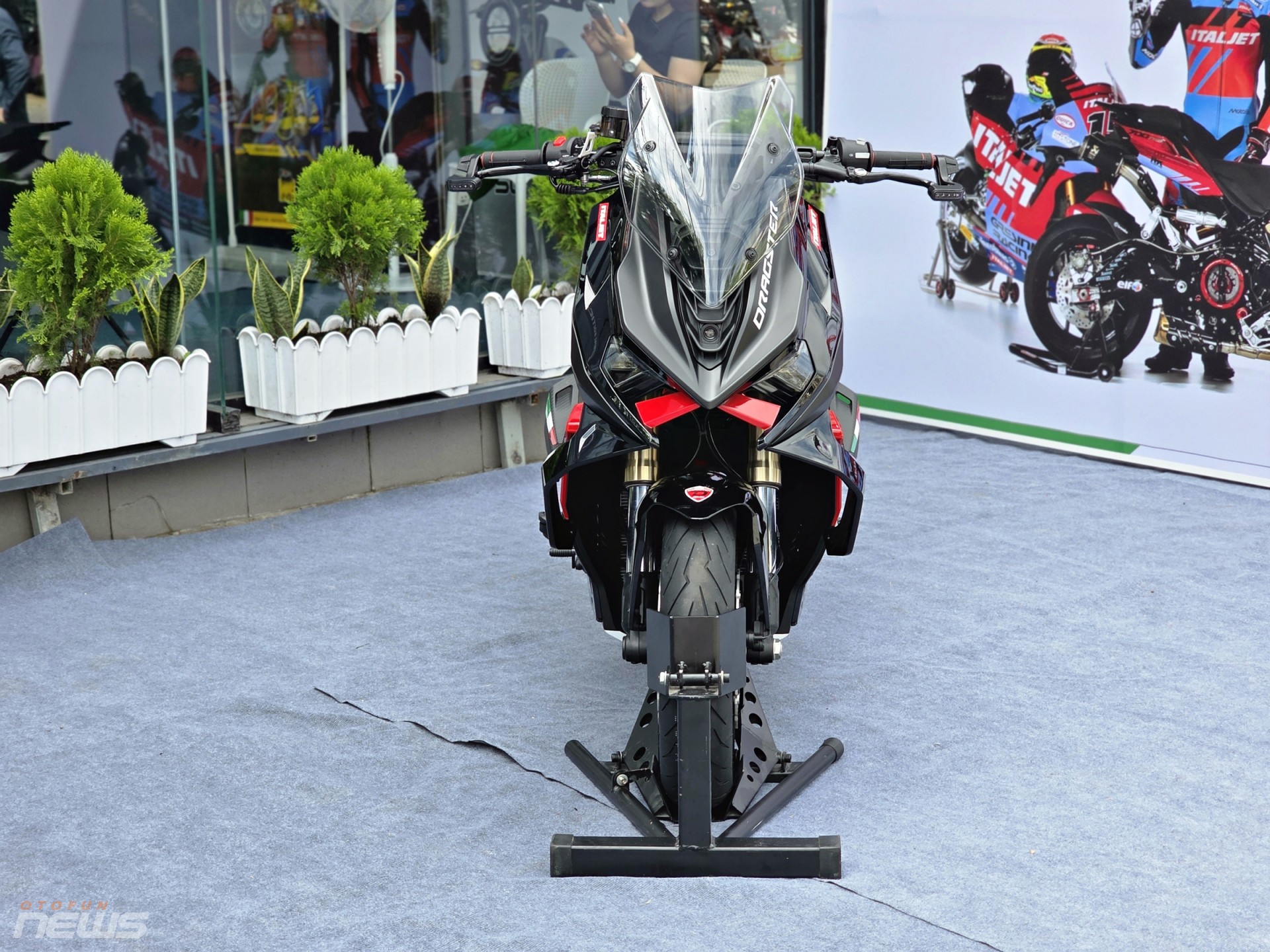 Italjet Dragster 700 Twin về Việt Nam với số lượng 25 xe, giá 428 triệu đồng