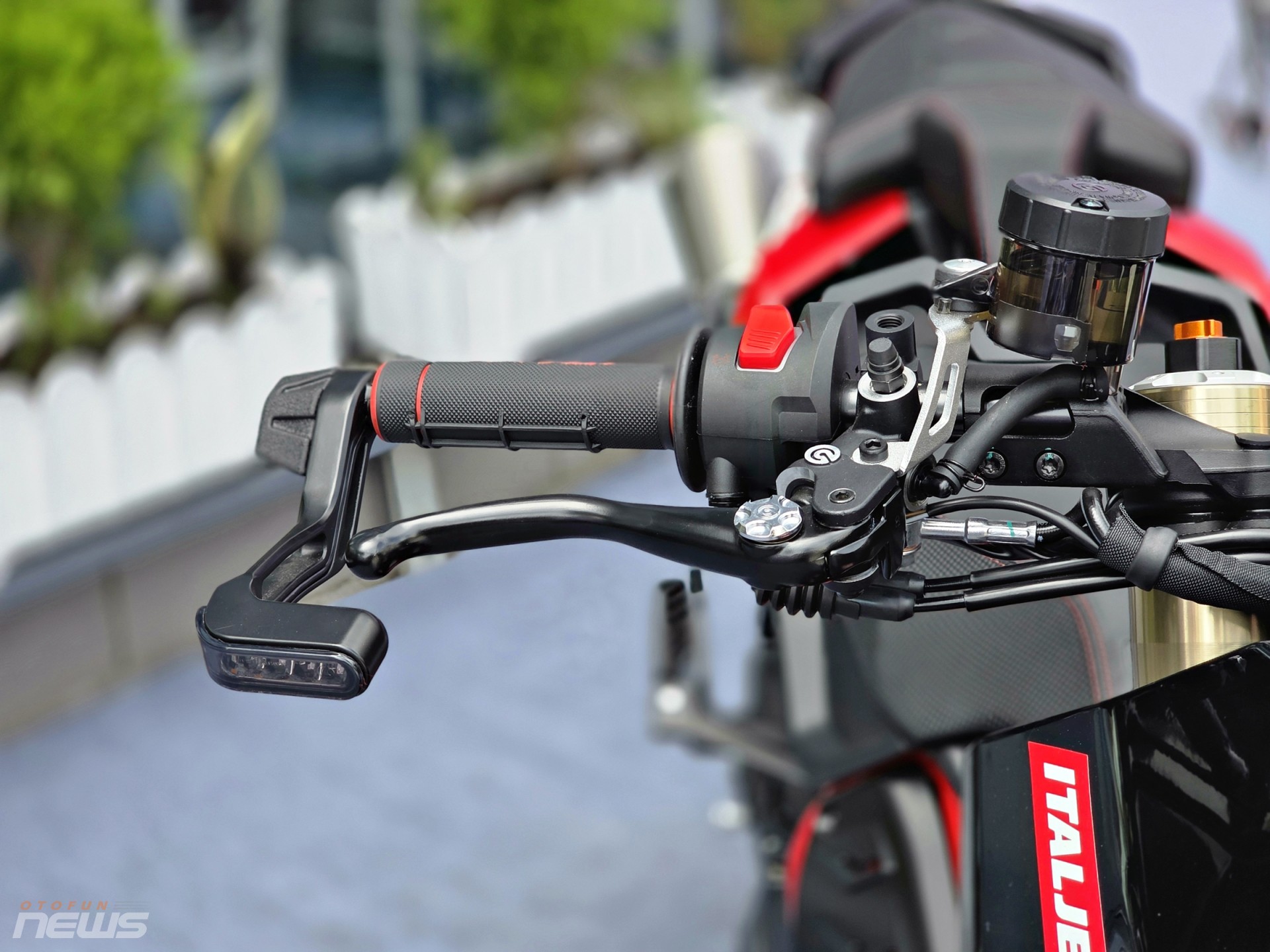 Italjet Dragster 700 Twin về Việt Nam với số lượng 25 xe, giá 428 triệu đồng
