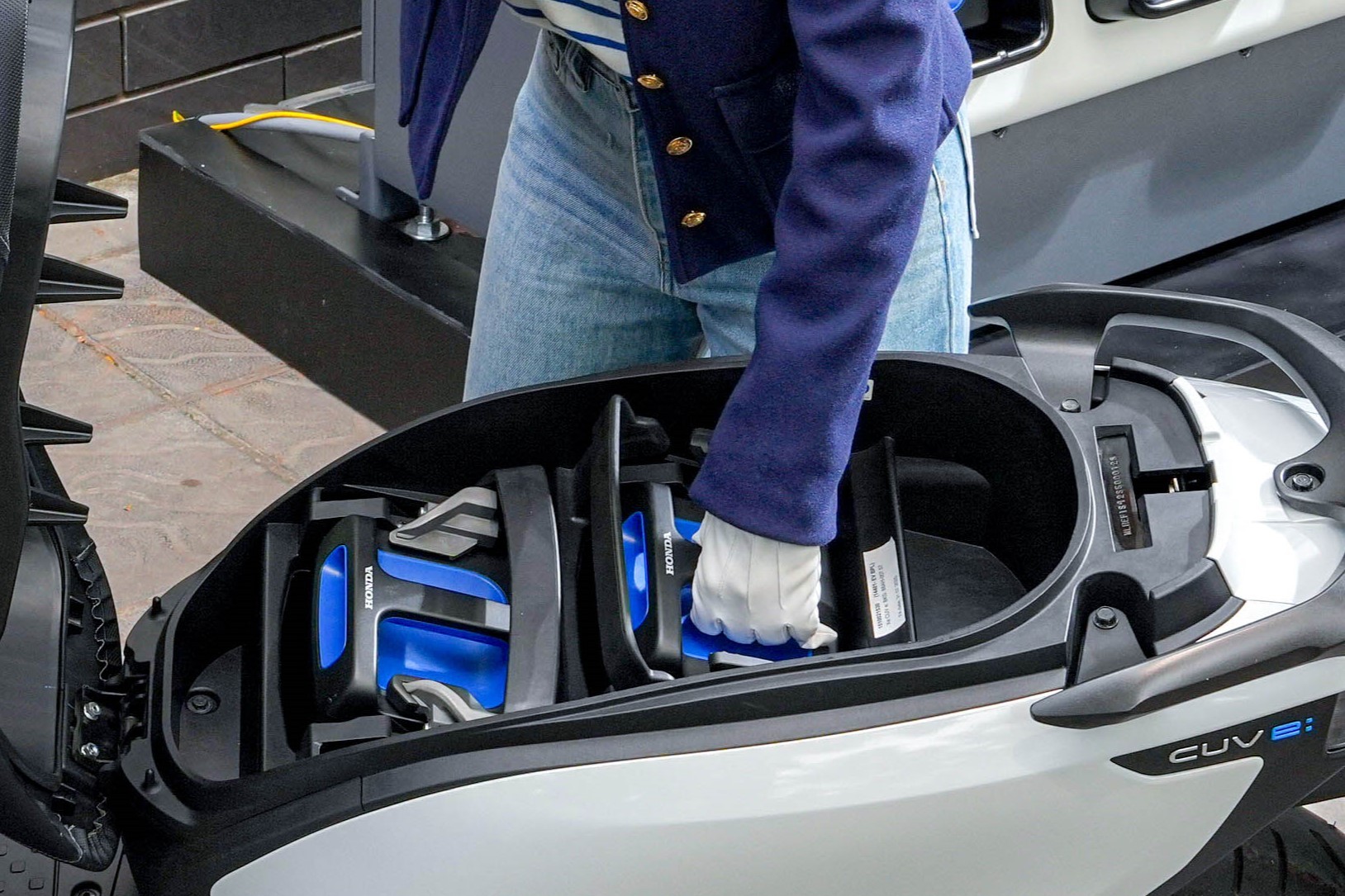 Honda Việt Nam chơi lớn: Ra mắt UC3 và CUV e: kèm trạm đổi pin, có gì để cạnh tranh?