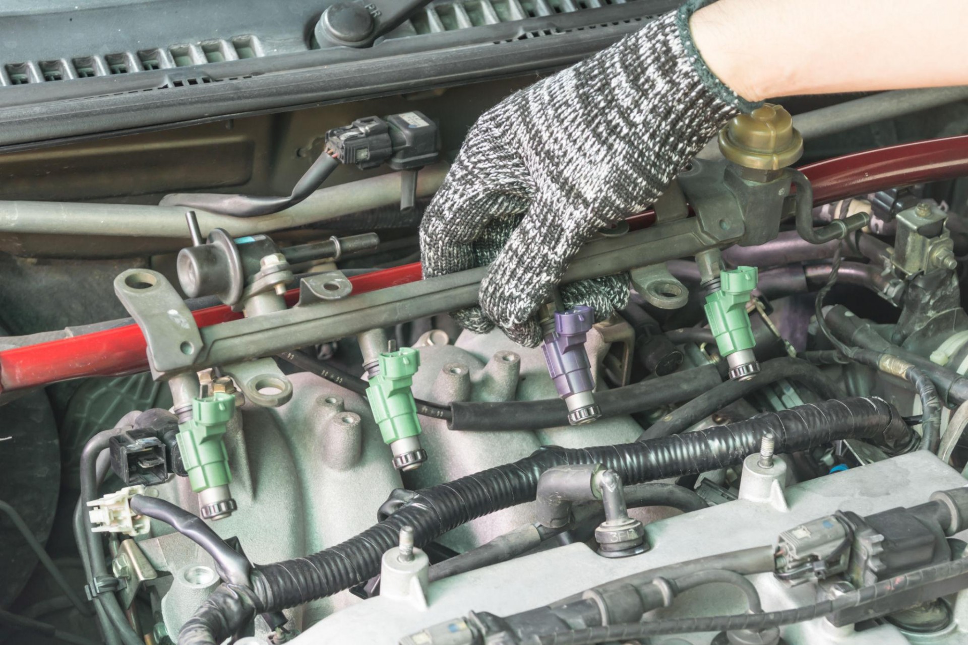 Bảo dưỡng xe chạy xăng E10 ra sao, có tốn kém hơn xăng RON95 không?