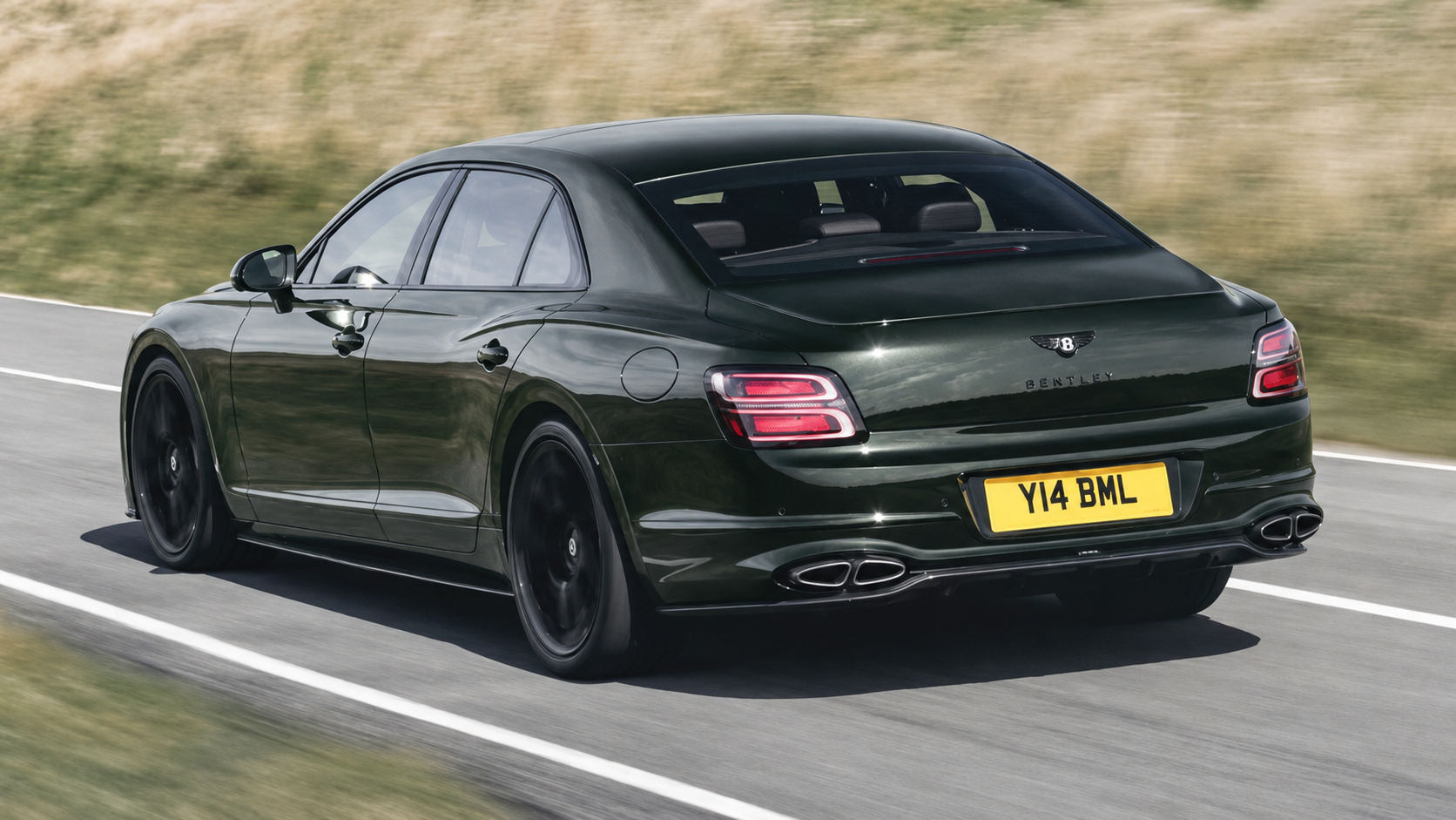 Bentley Flying Spur 2026 đổi thiết kế, dùng động cơ hybrid V8