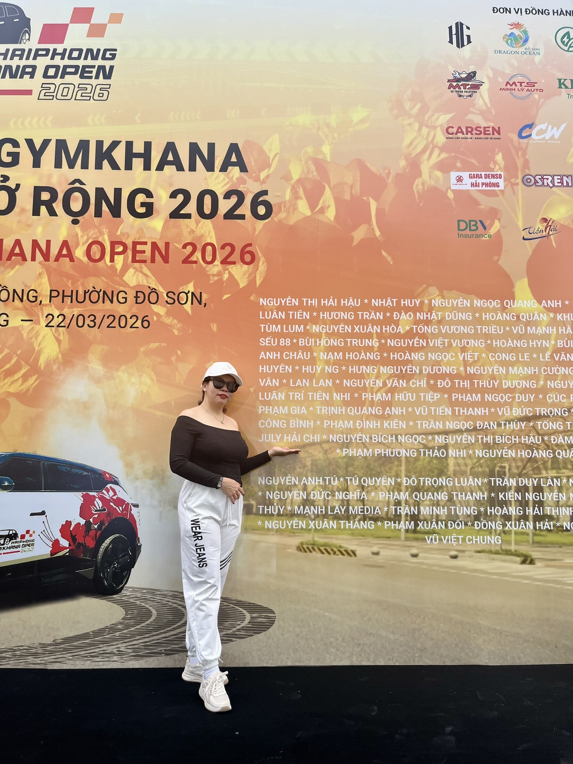 Nữ tay đua Gymkhana: Kỹ năng đua không phụ thuộc giới tính
